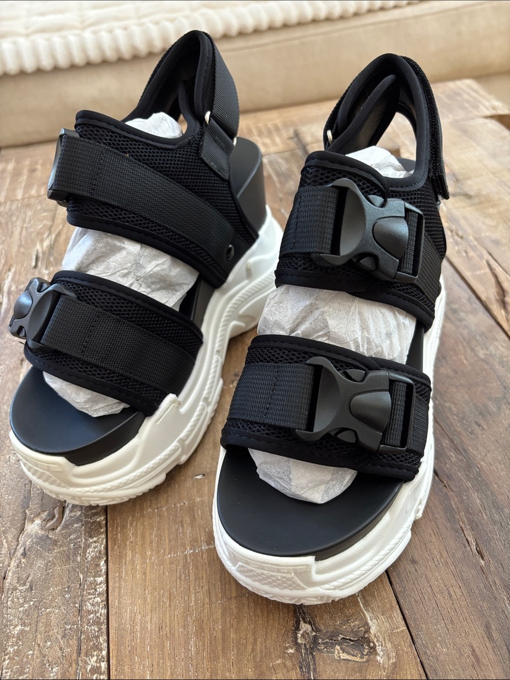 Sneaker Sandal NIB